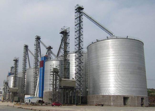 弓长岭大型钢板库构造参数及水泥储存质量